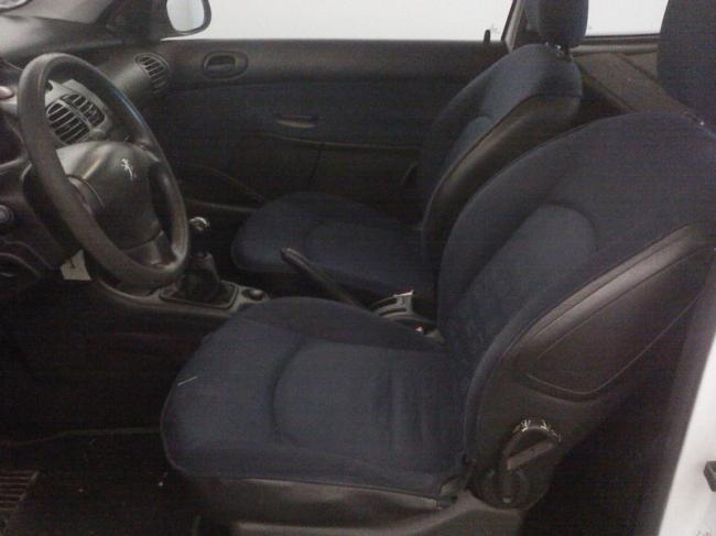 peugeot-206-06-2002-5.jpg