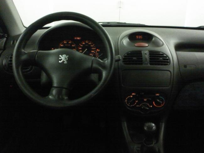 peugeot-206-10-2002-4.jpg